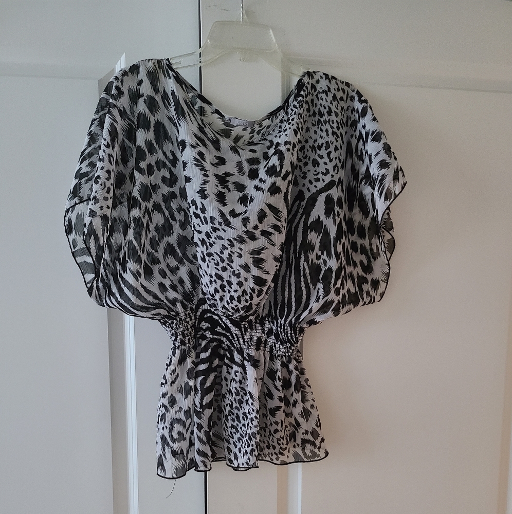 Max rave (L) animal prints